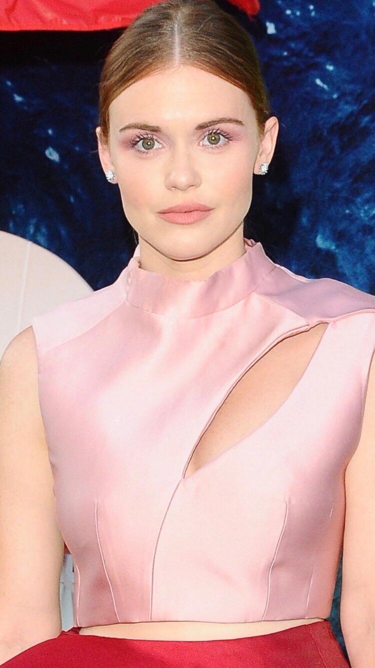 Holland Roden in shades of pink makeup