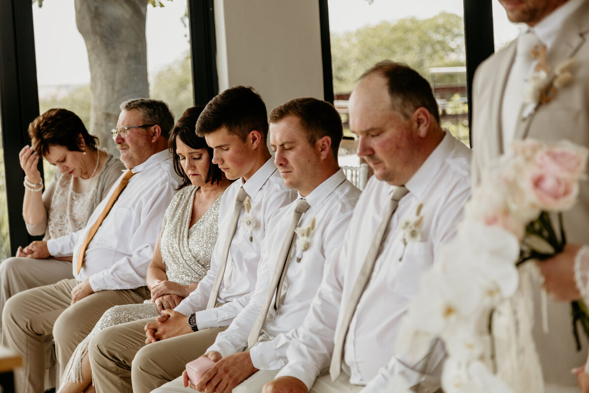 Beten bei südafrikanischer Hochzeit 