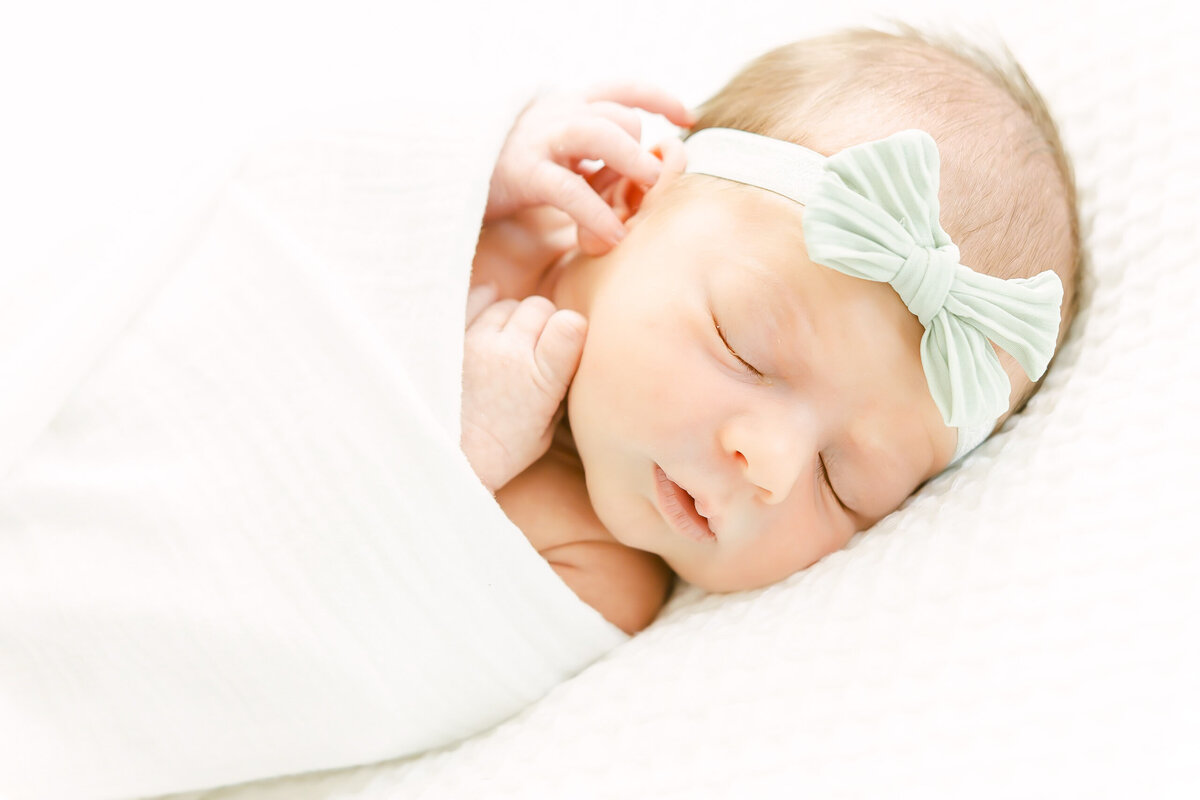 newborn in crib  in-home dayton ohio