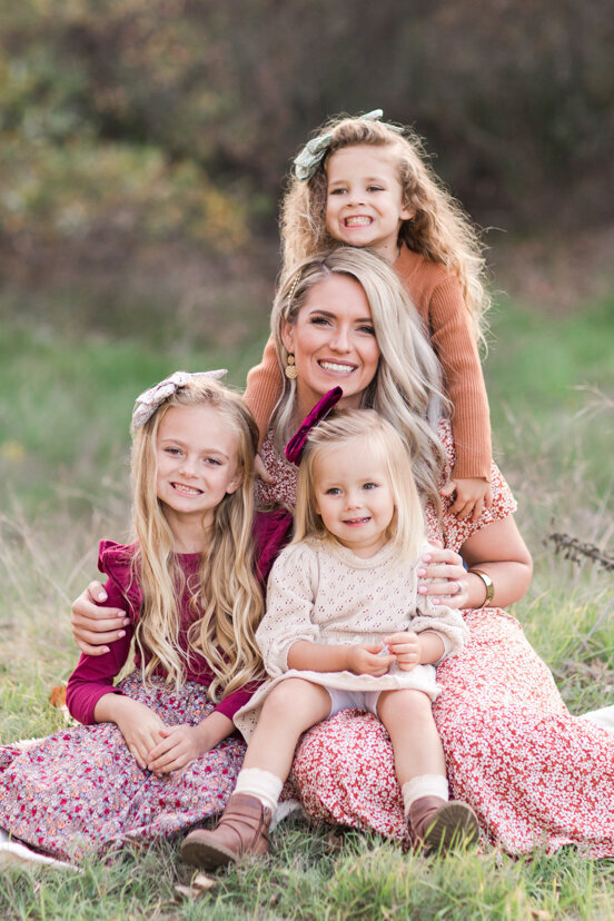 mother-and-daughters-sitting-sweetwater-river-bridge-san-diego