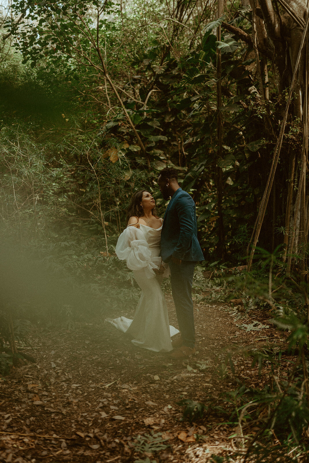37hawaii elopement photography emilee setting photo oahu elopement packages