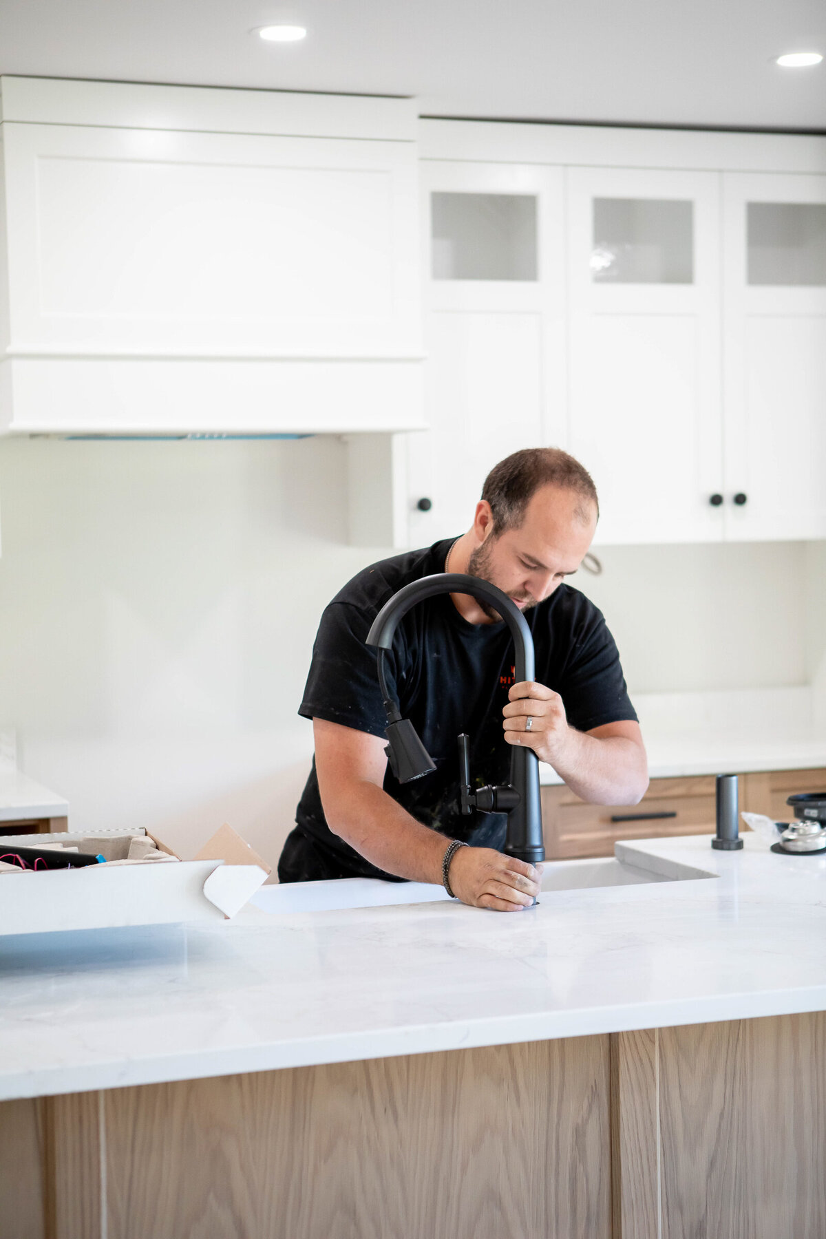 Plumber-installing-faucet