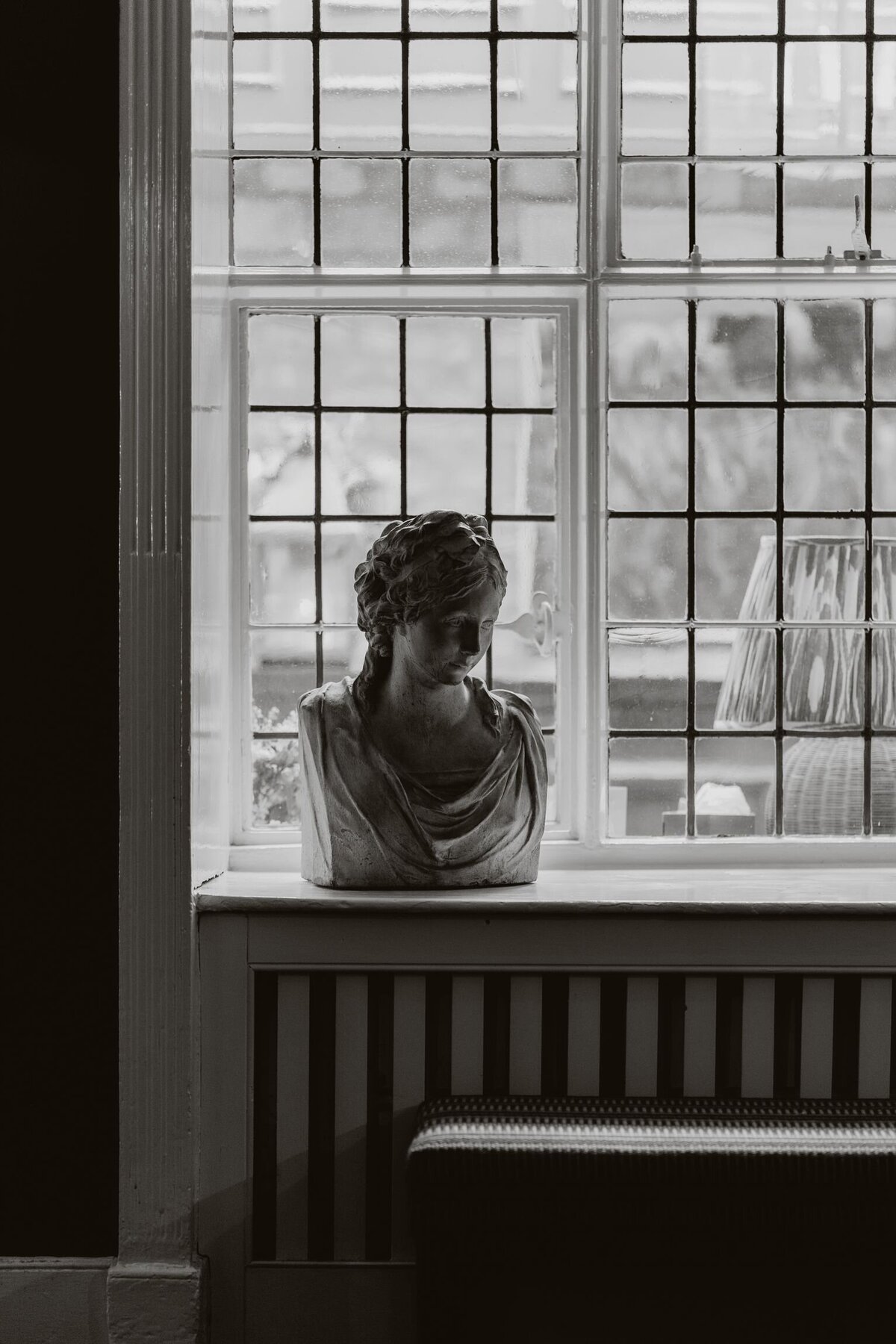 Moments of the wedding morning in Burford