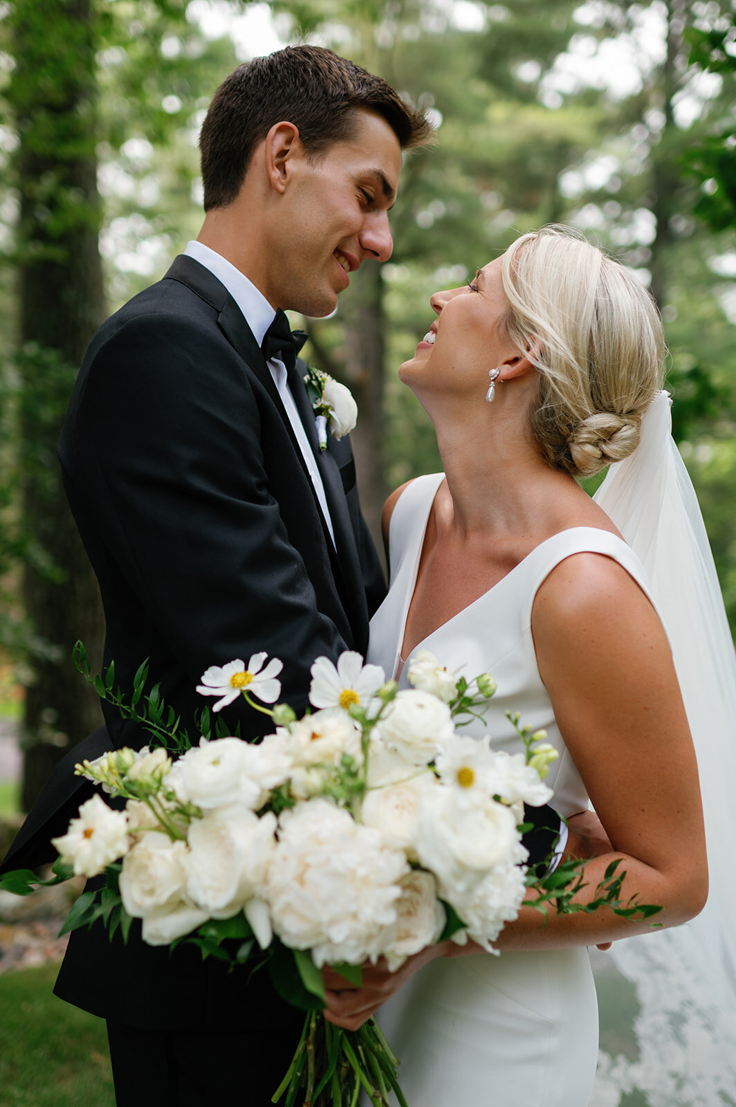 madison-and-erich-wedding-sneak-peeks-12_websize
