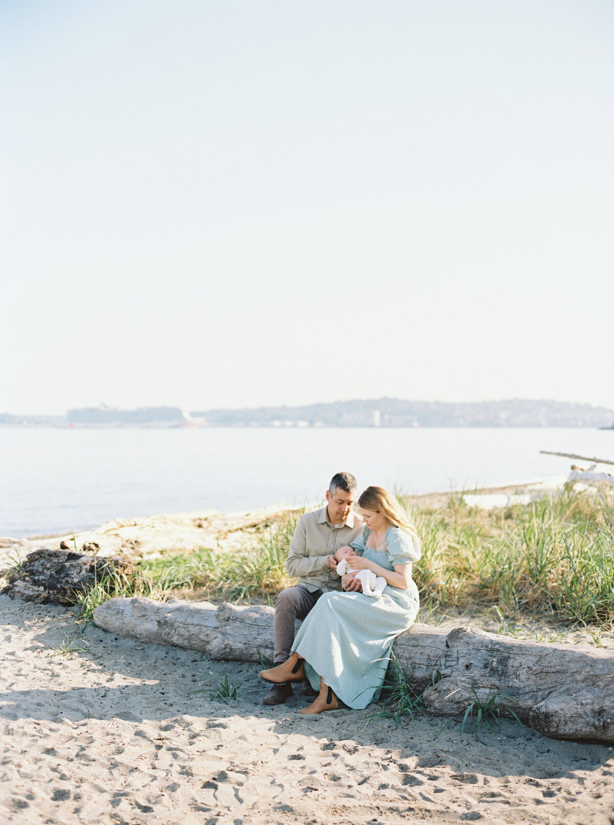 Alki Beach outdoor newborn photos in Seattle
