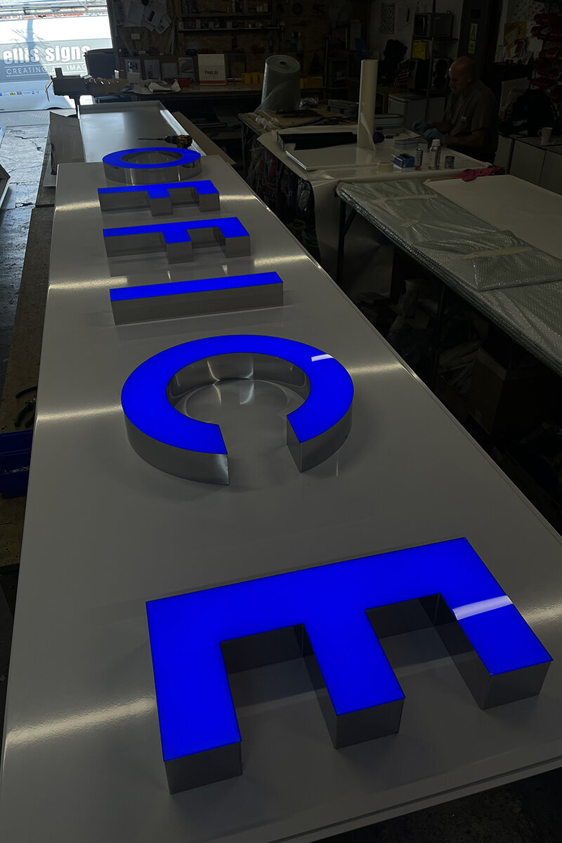 ellis-signs-built-up-letters-with-face-illumination