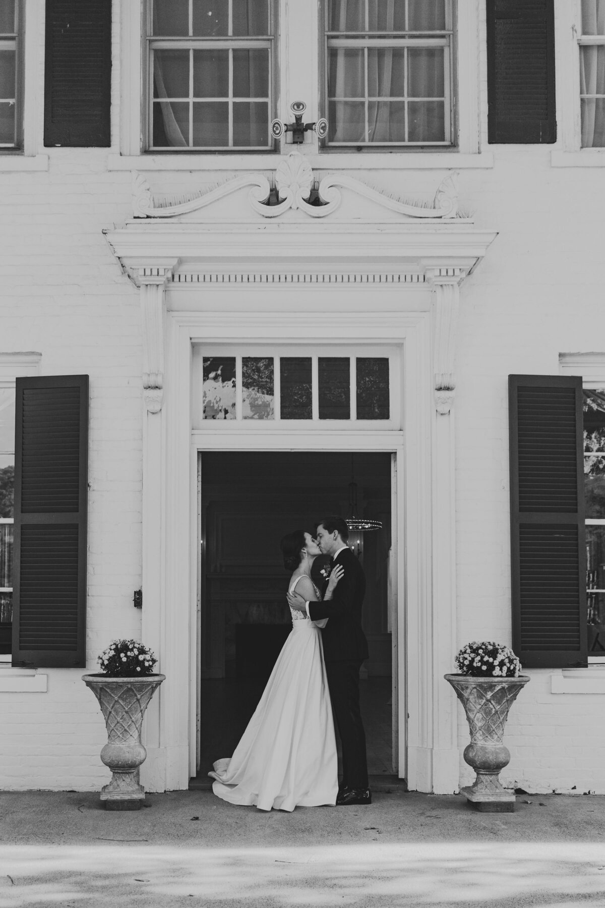 wedding and engagement photographer in bluemont virginia