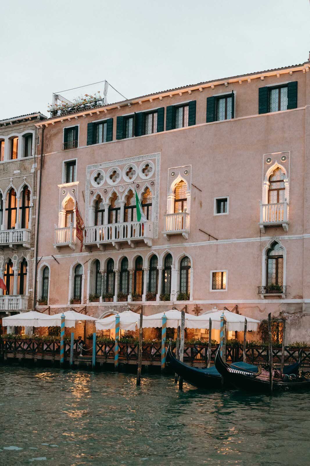 Flora_And_Grace_Editorial_Venice_Analog_Editorial_Wedding_Photographer (1 von 1)-154