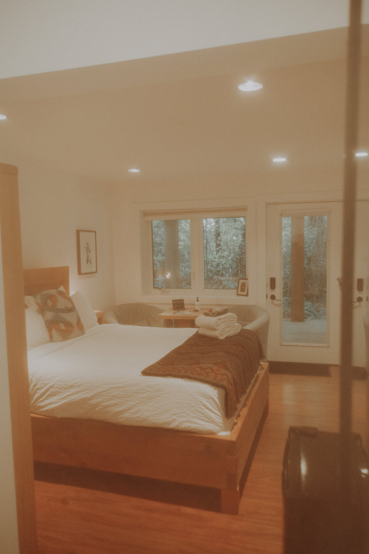 Sleepy Bear Guest House Airbnb Photography Session Ucluelet British Columbia 45636