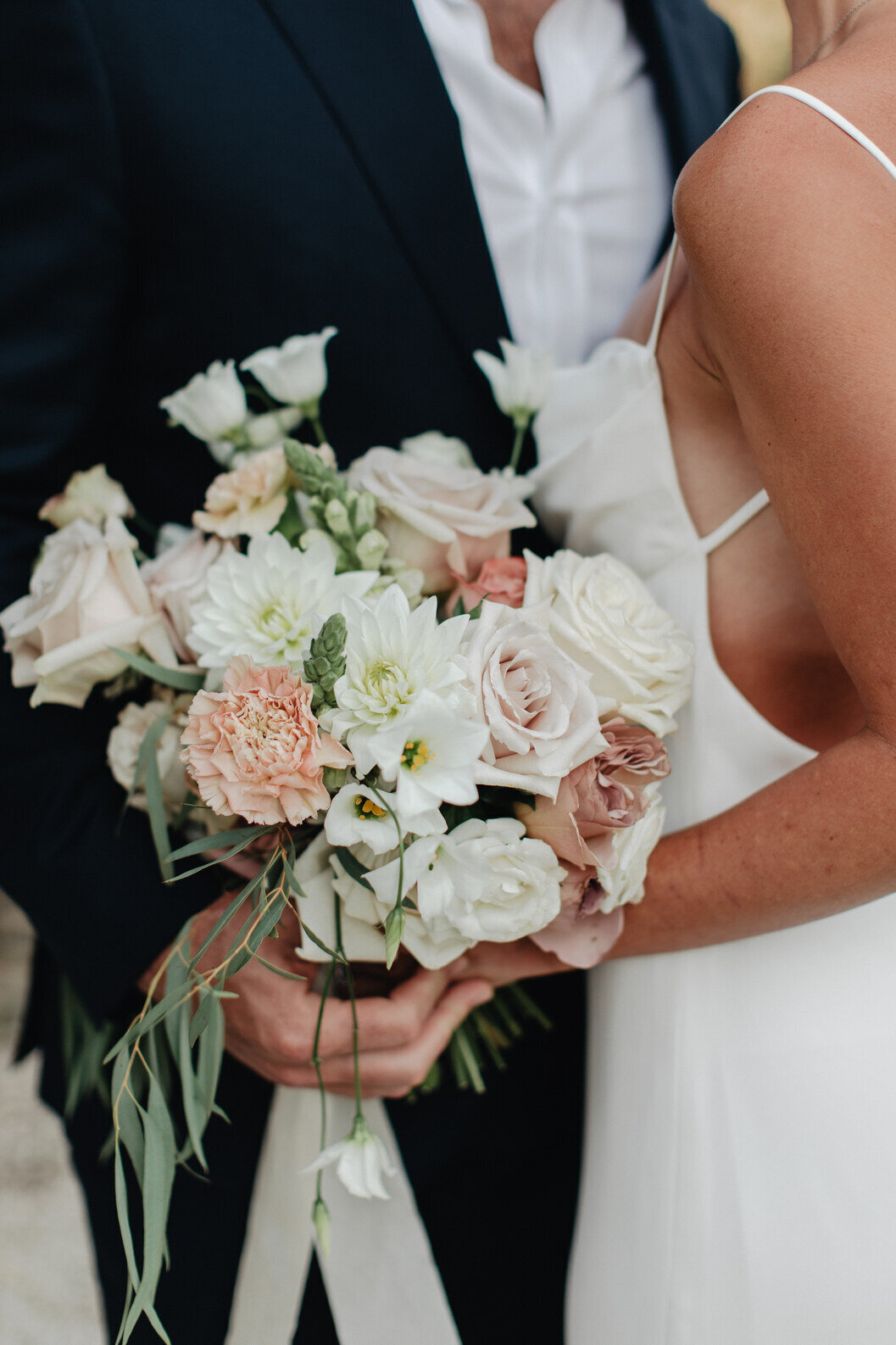 fresh-and-modern-bridal-bouquet