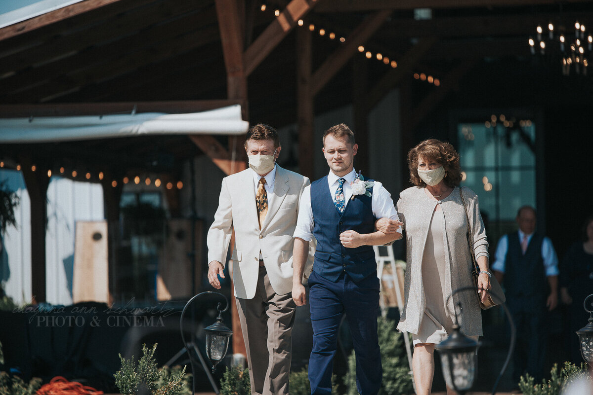 ceremony _ alaynna ann schwartz _ harpors vinyard _ iowa photographer _ playlife photography_0058
