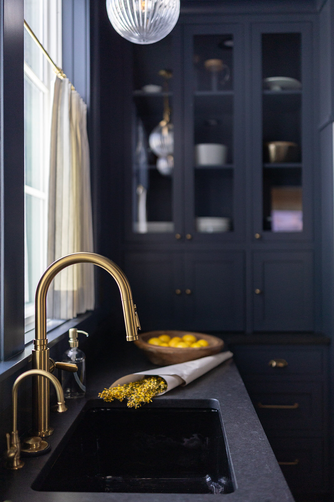 michele rosenboom design cozy colonial pantry 9