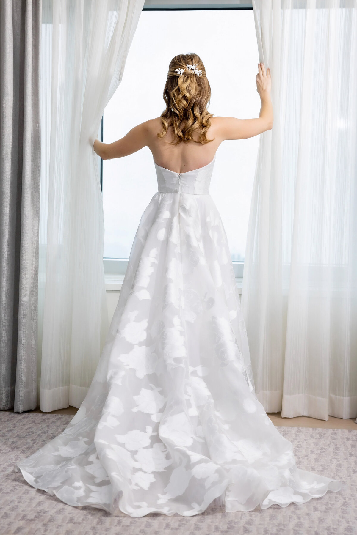 247_gettingready_Bob&DawnDavisPhotography