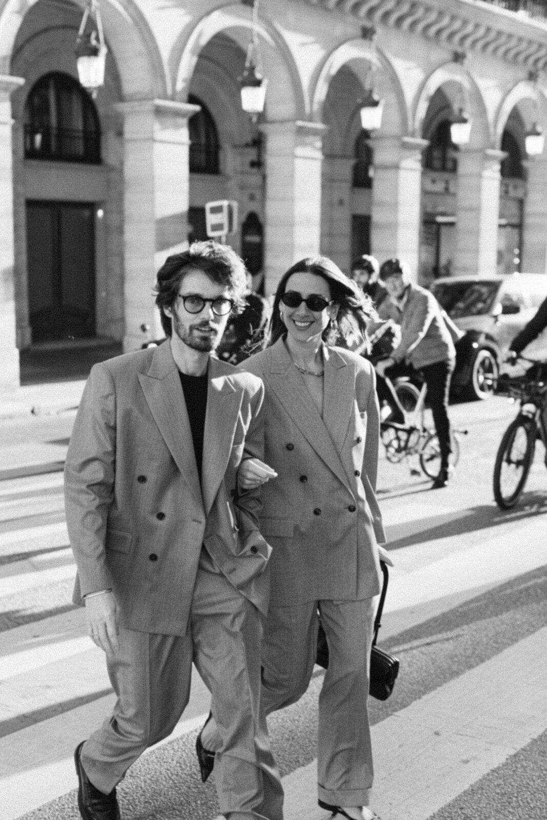 Engagement session Paris Louvres Tuileries Thomas Raboteur Luxury Wedding (45 sur 45)-2