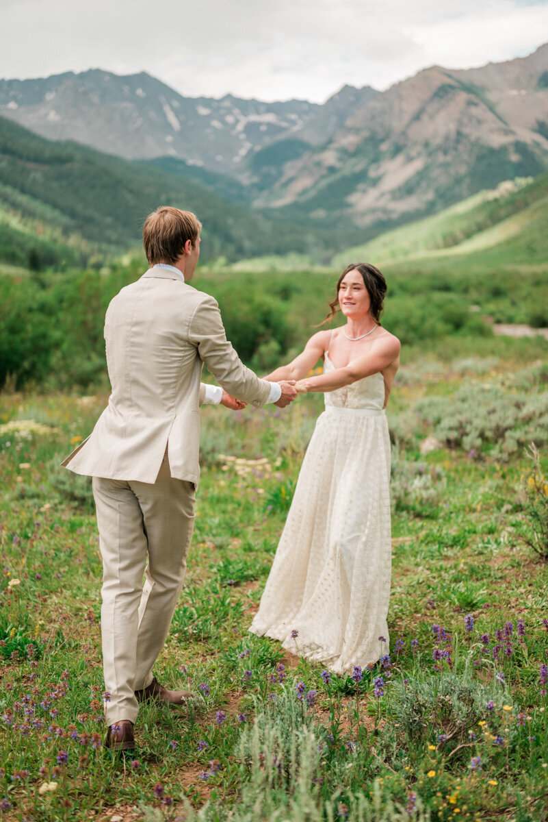 ashcroft-aspen-pine-creek-cookhouse-elopement-wildflowers_0152_blog