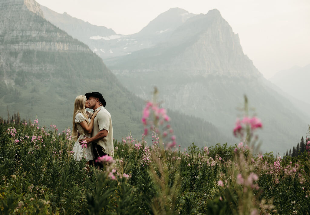glaciernationalparkengagementphotographer-glaciernationalparkengagement-glaciernationalparkcouplesphotos-146