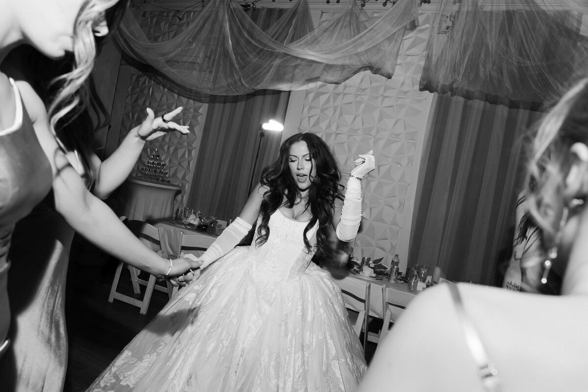95riskyexposure_samantha-rydge_las-vegas-elopement-photography