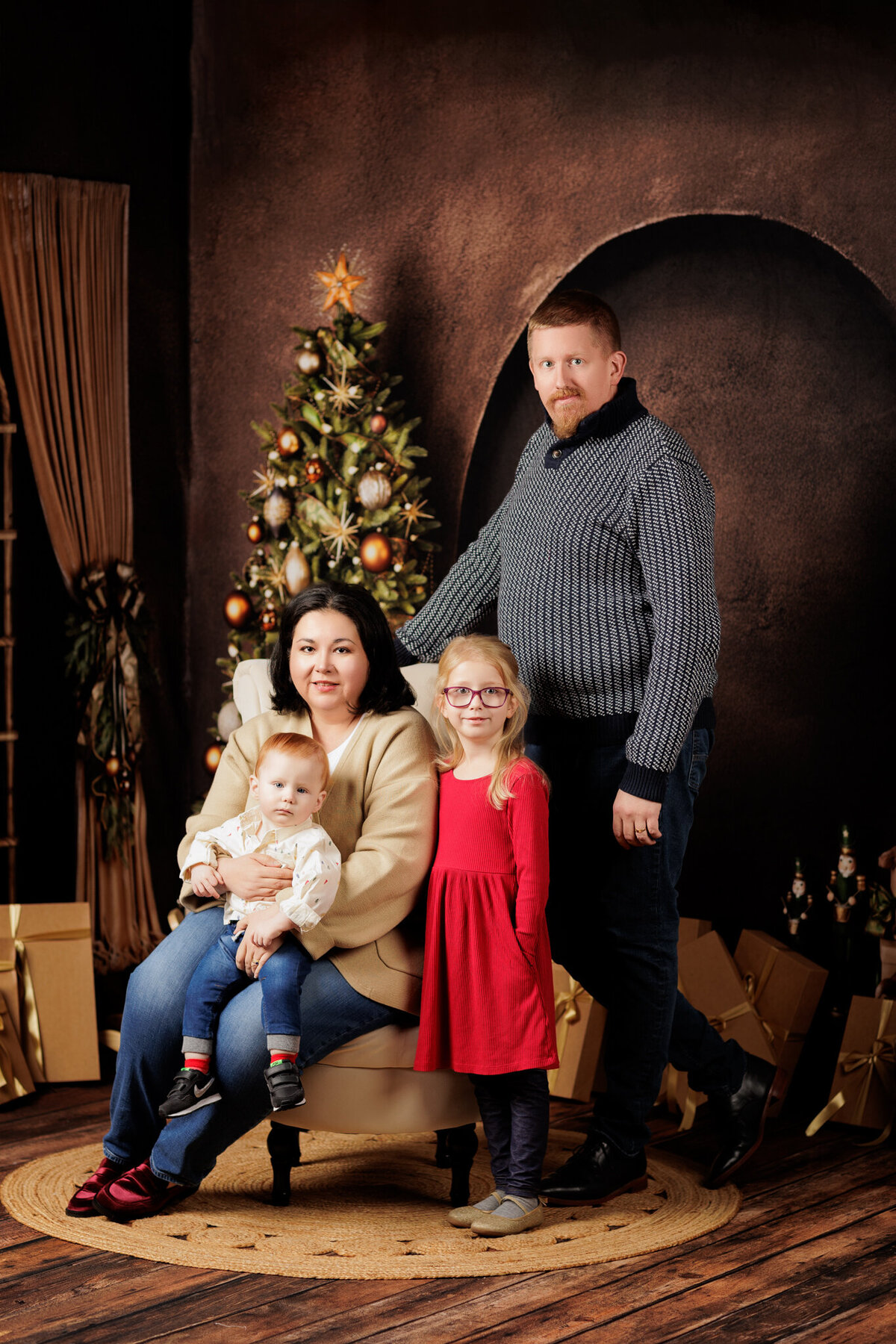 Best NWA holiday photographer, holiday portraits near me, Northwest Arkansas holiday photography, NW Arkansas holiday photos, NWA santa photos