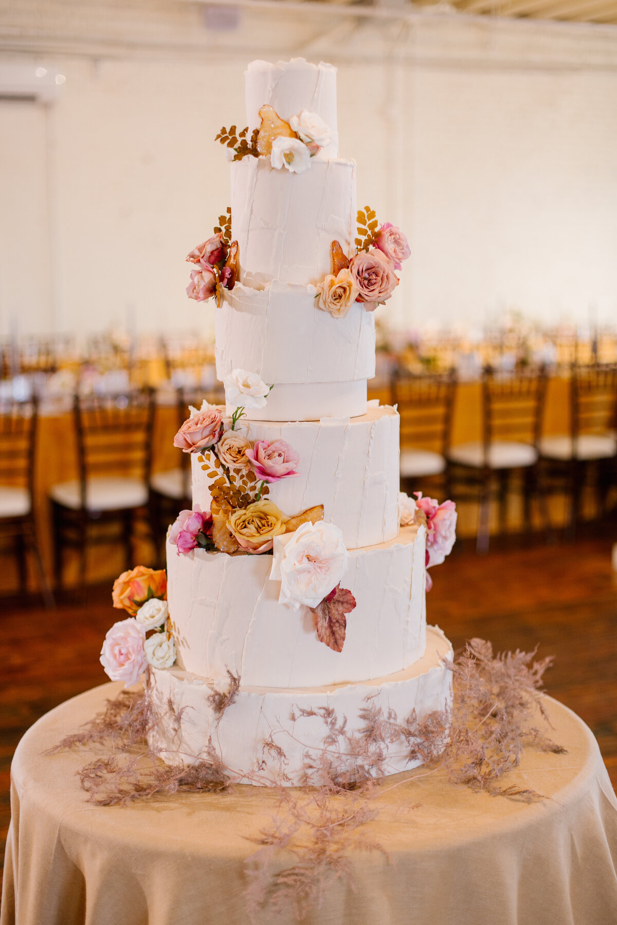 max-owens-design-elegant-autumnal-wedding-18-cake