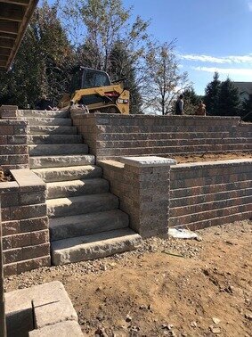 stone-steps-with-redirock-retaining-wall-multi-level-system