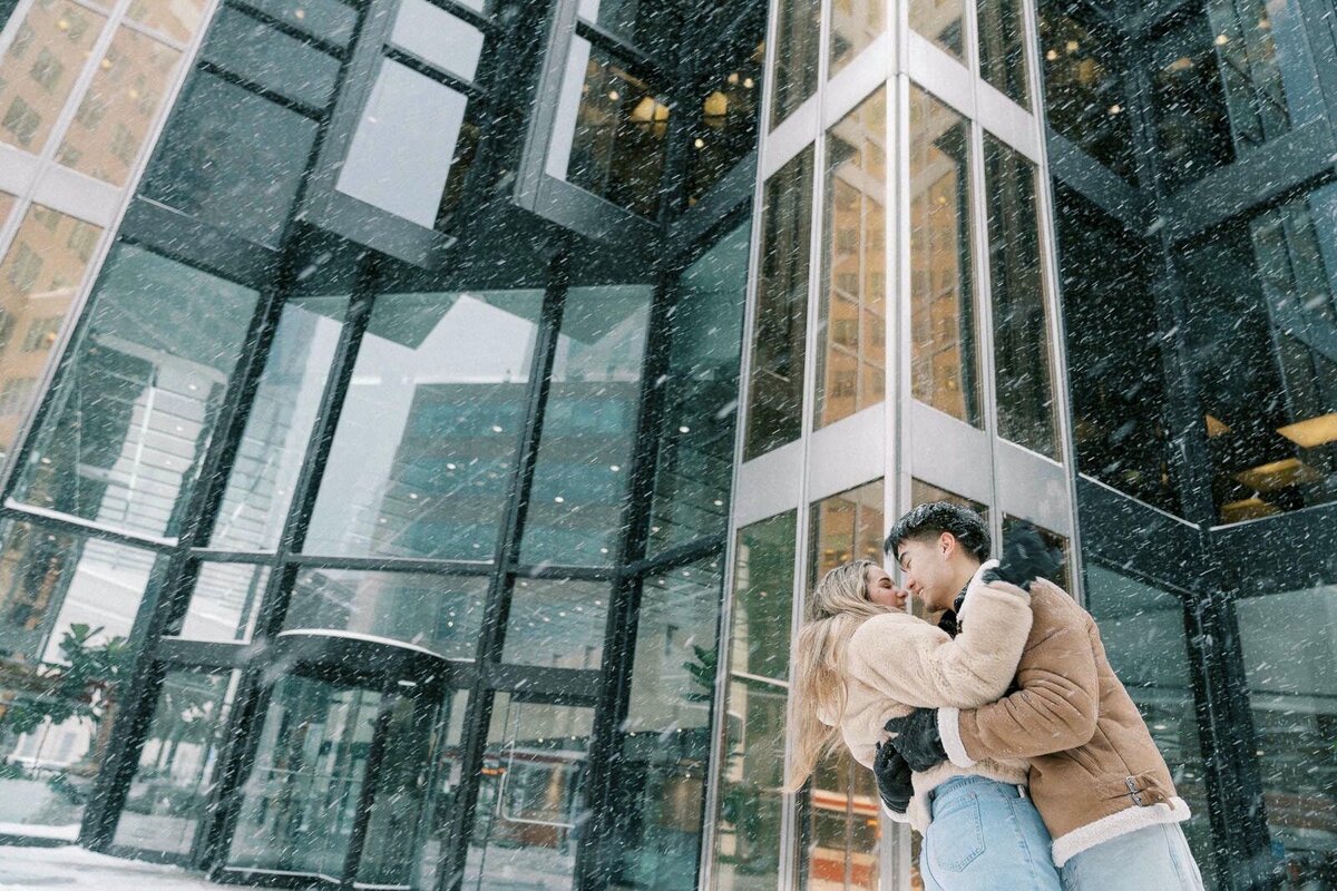 E10-Winter-snowy-engagement-photoshoot-in-Toronto-Zhan-and-Tina-2025-02-16-2500px-1057