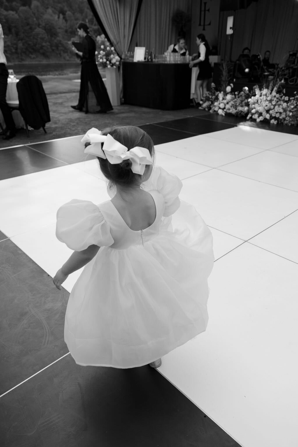 Sophisticated-black-tie-outdoor-wedding-in-portland-oregon-1338