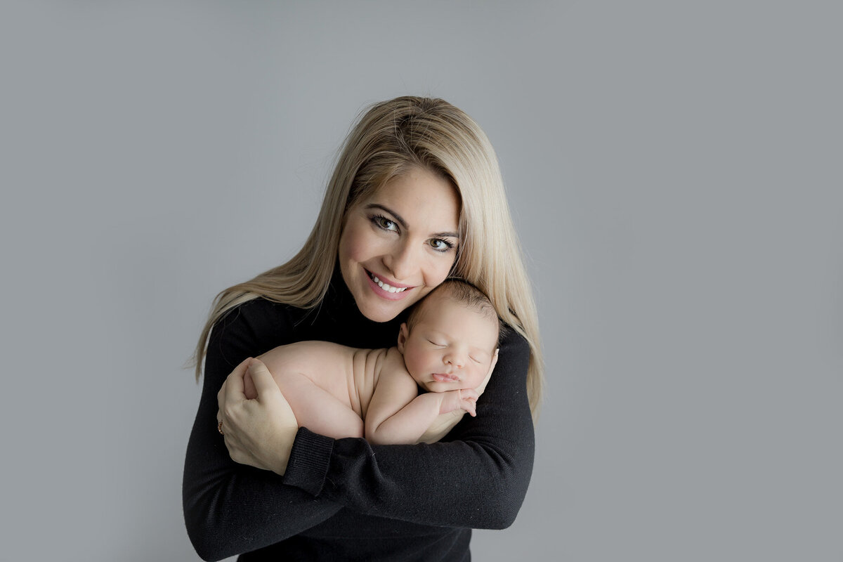 melissa-lamb-newborn-studio-ottawa-grey-loft-studio-2023-30