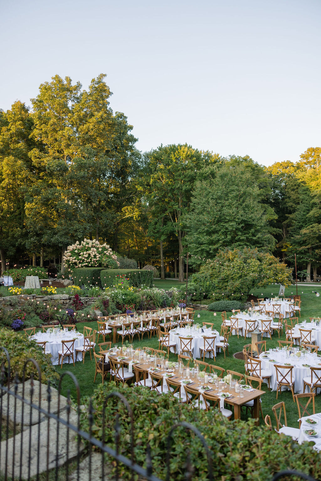 al-fresco-dinner-smith-farm-gardens-ct-jen-strunk-events
