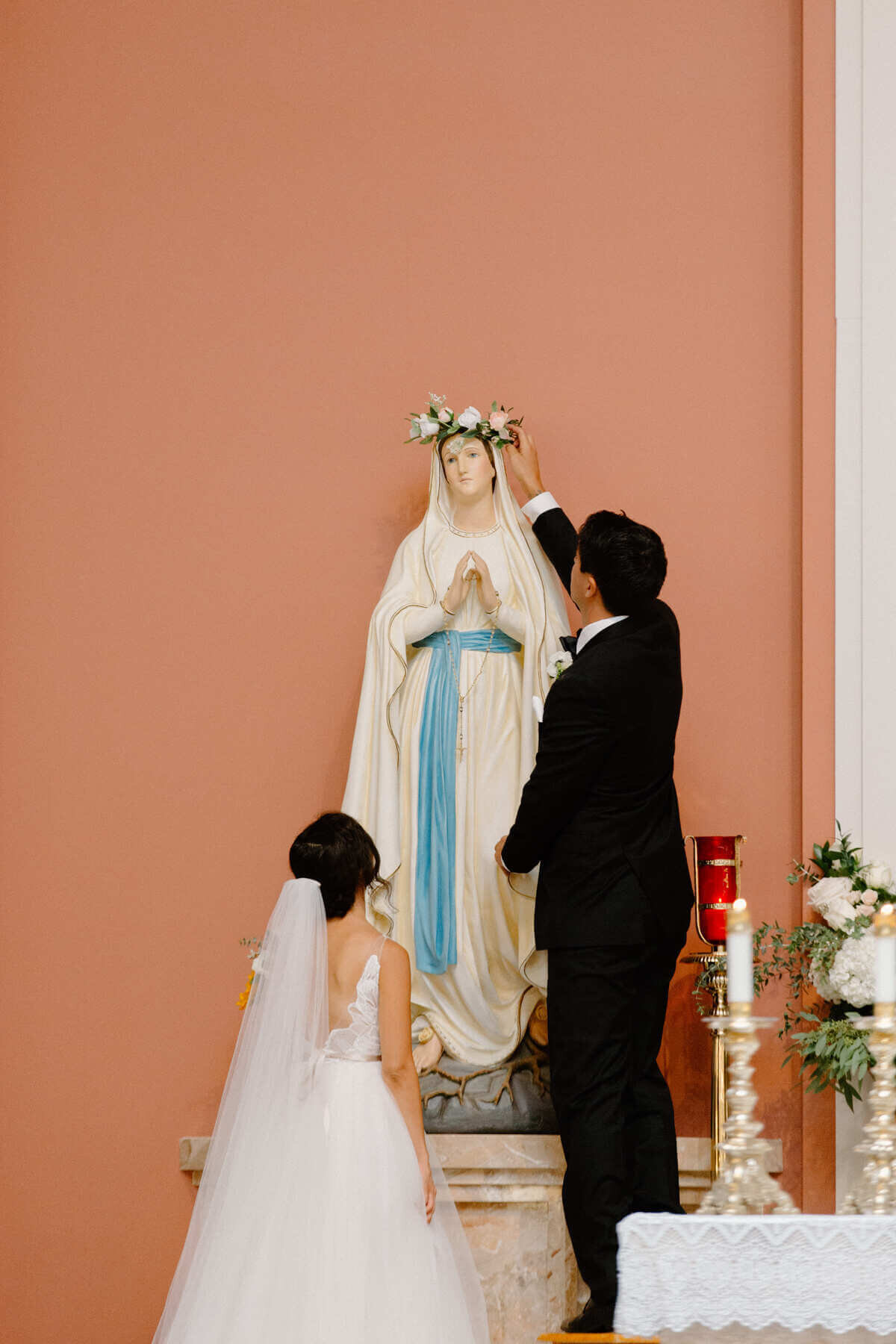 19-kara-loryn-photography-bride-and-groom-crown-virgin-mary