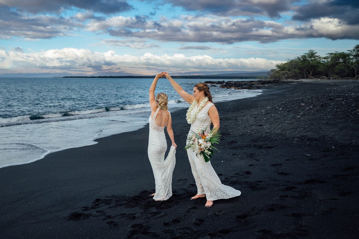 kiholo-black-sand-beach-elopement_0104