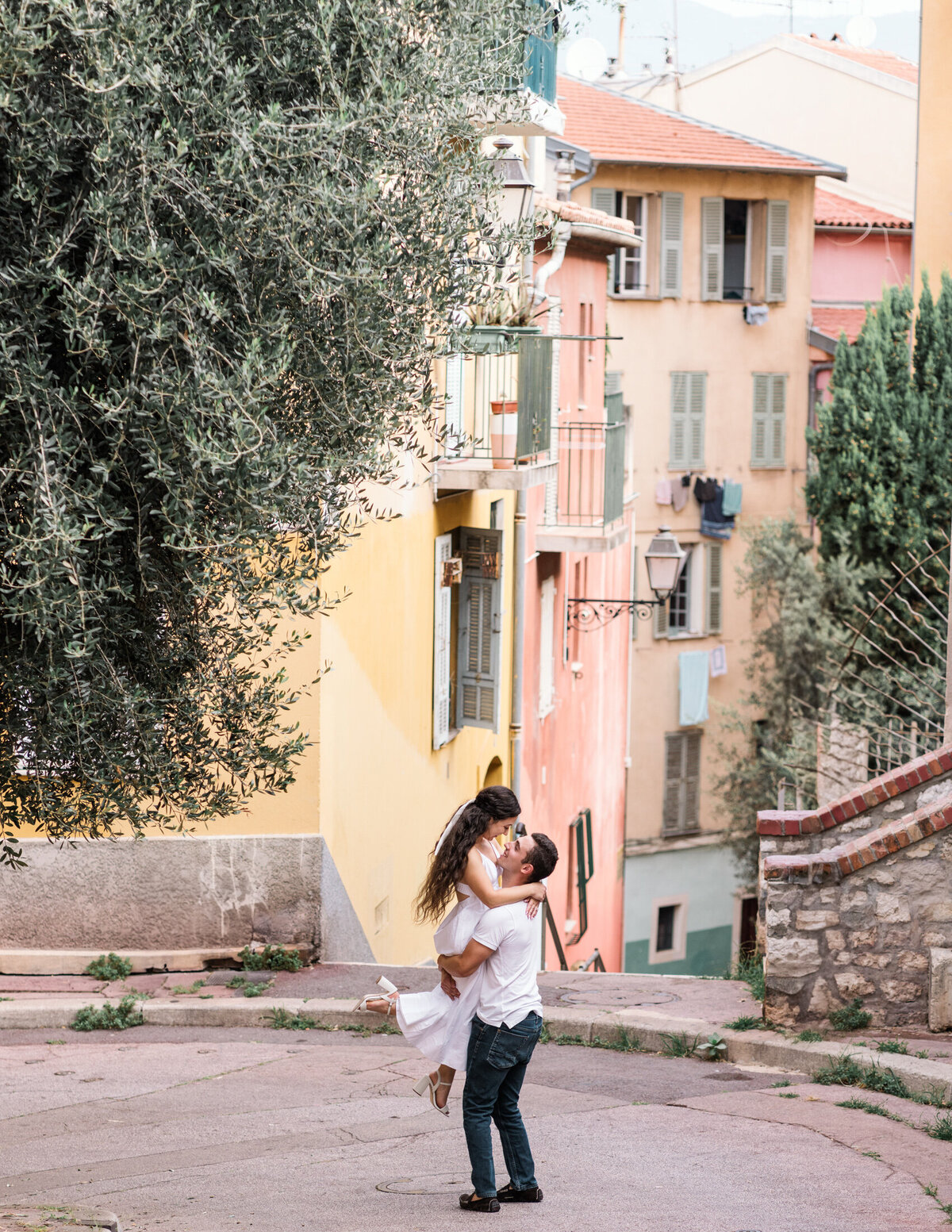 dazzling honeymoon photoshoot in old town nice france-08685
