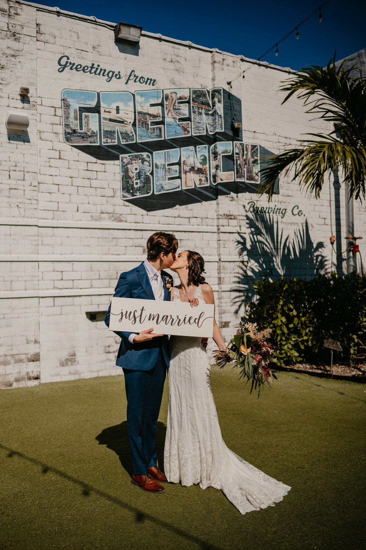 mariah-lacy-photo-elope-in-tampa-green-bench-chantilly-chic-planners-17