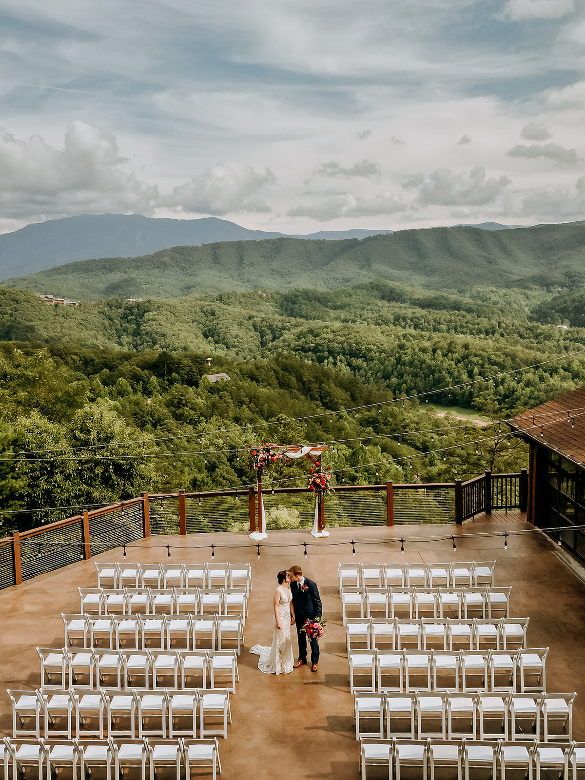 gatlinburg-tn-wedding-venues-ceremony-mountains