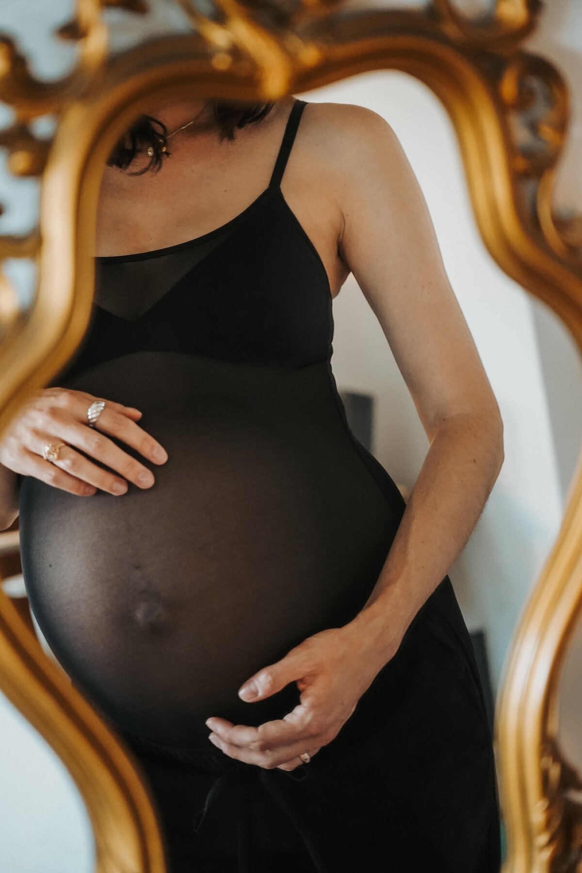 Golden hour portrait of a pregnant woman in Montreal