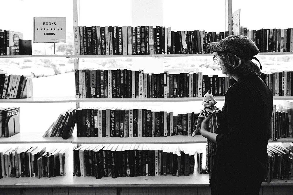 Black-and-White-Image-Teen-Thrift-Store-Library-Florida-Family-Storytelling