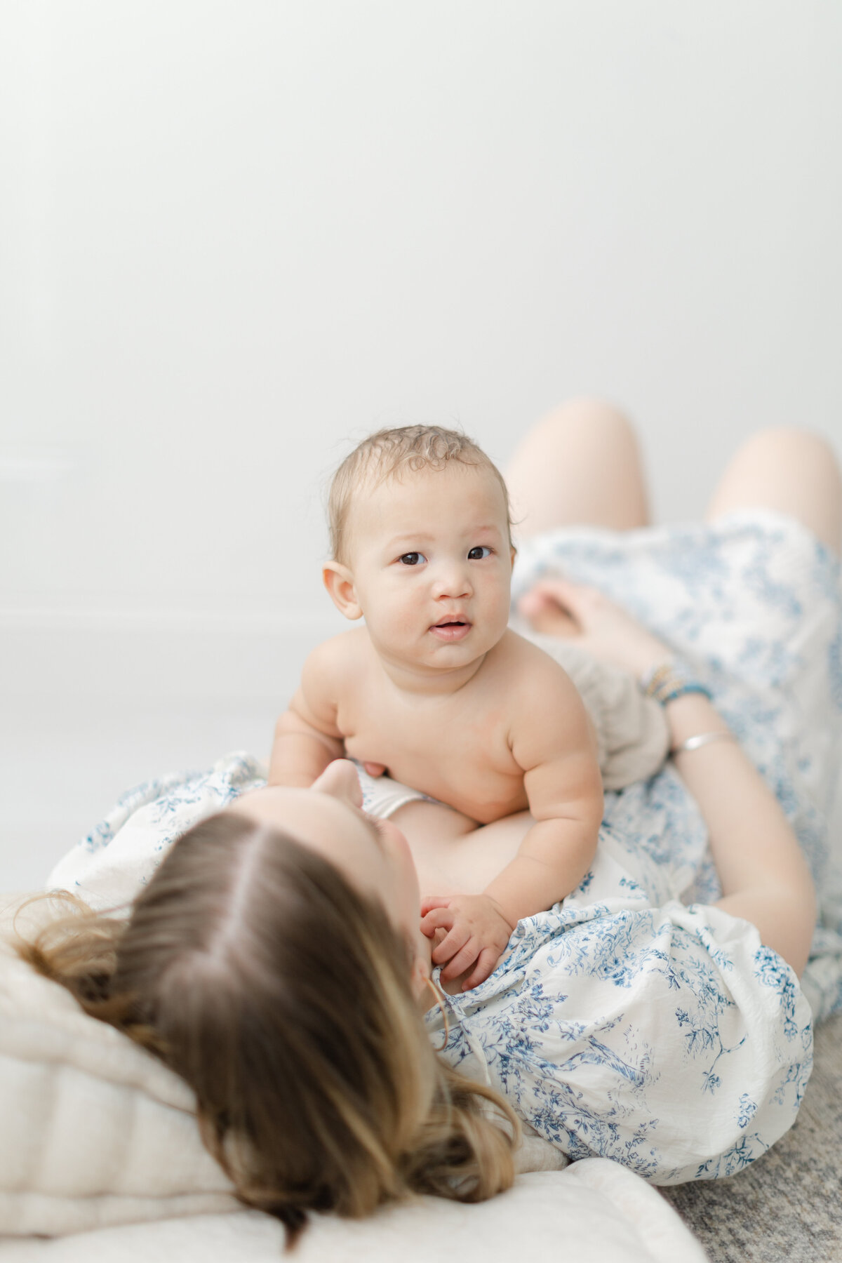 6 month baby milestone portrait session at Philadelphia photography studio - 9