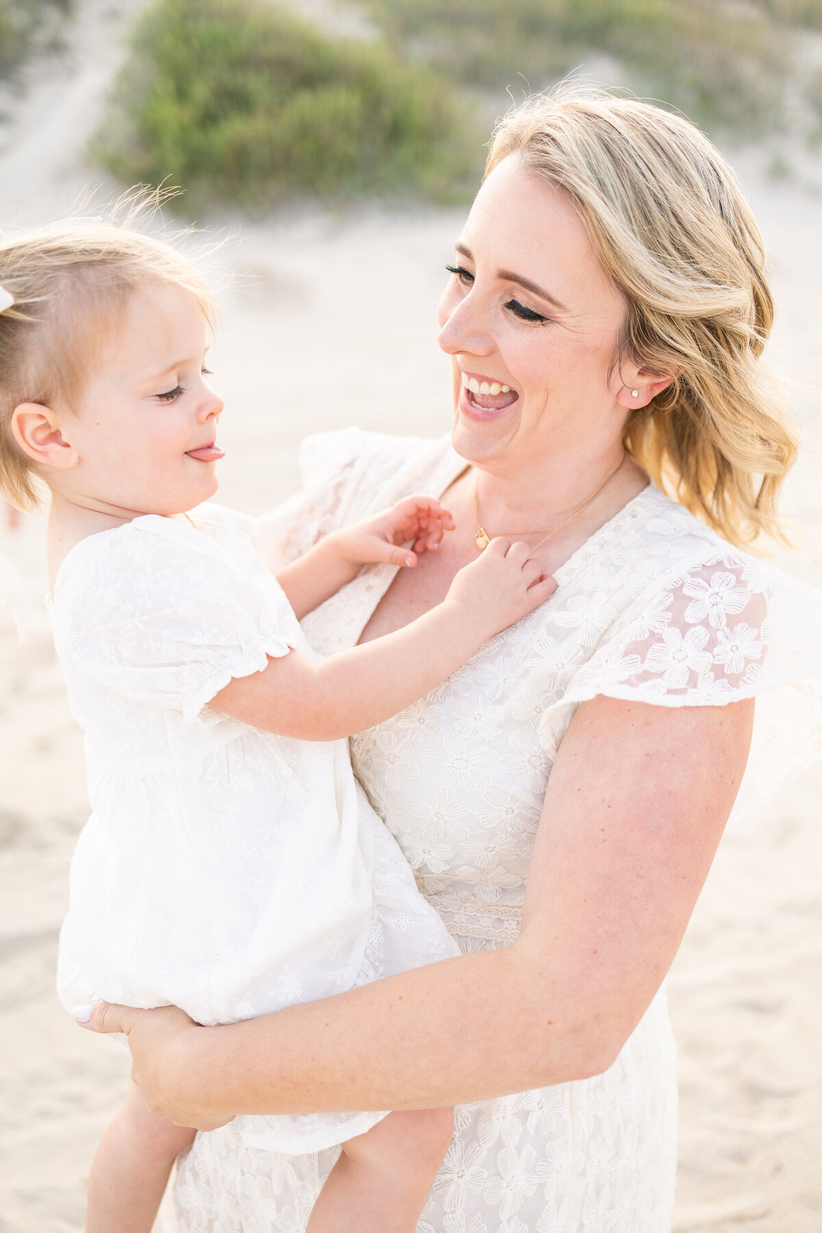 mom-and-daughter-portrait-virginia-beach-family-photographer