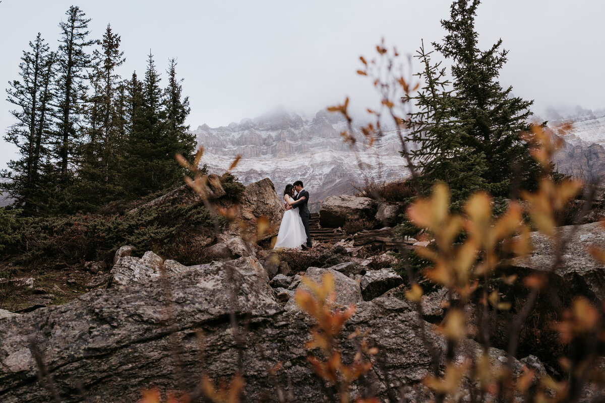 moraine-lake-elopement-photographer-elope-wilder