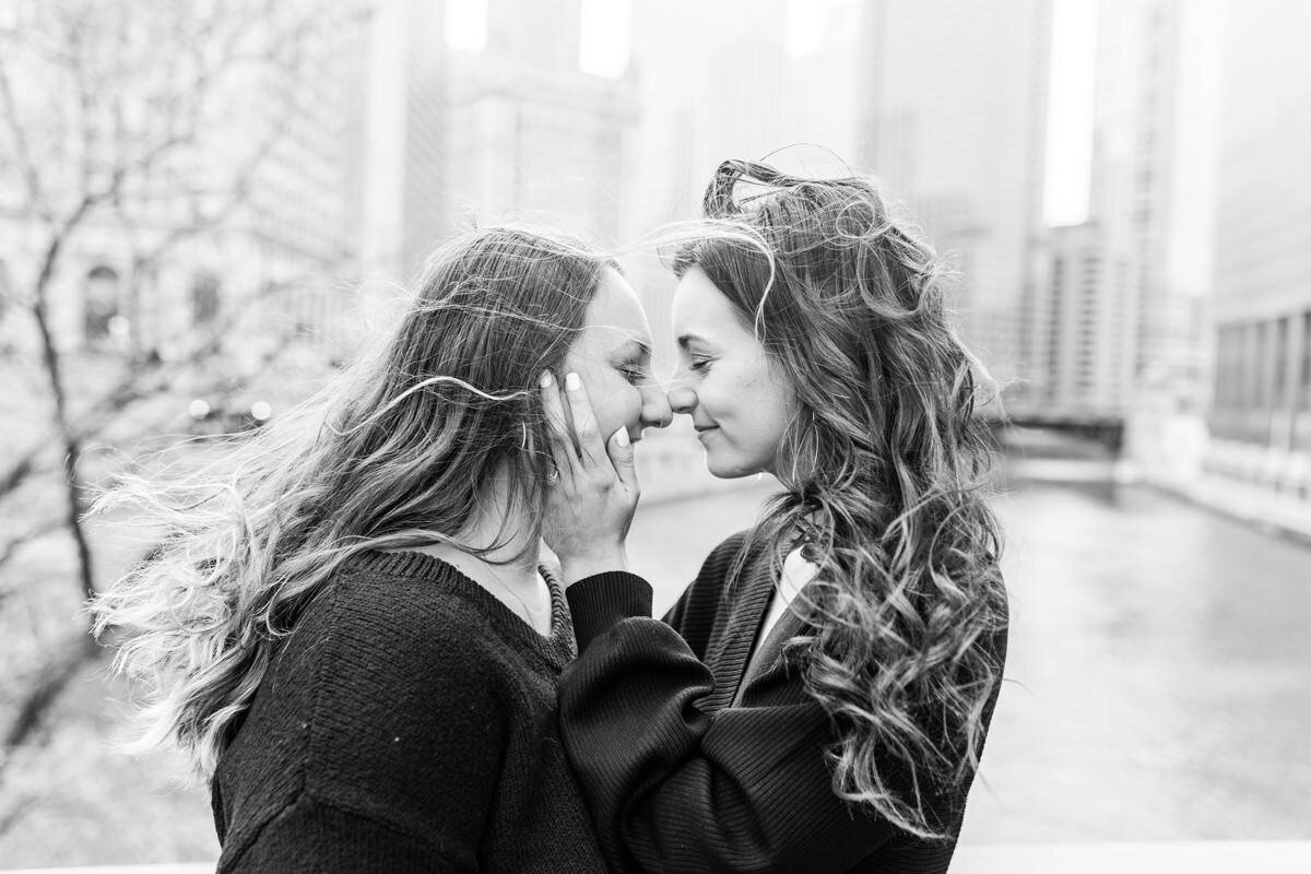 downtown-chicago-engagement-photographer_0001