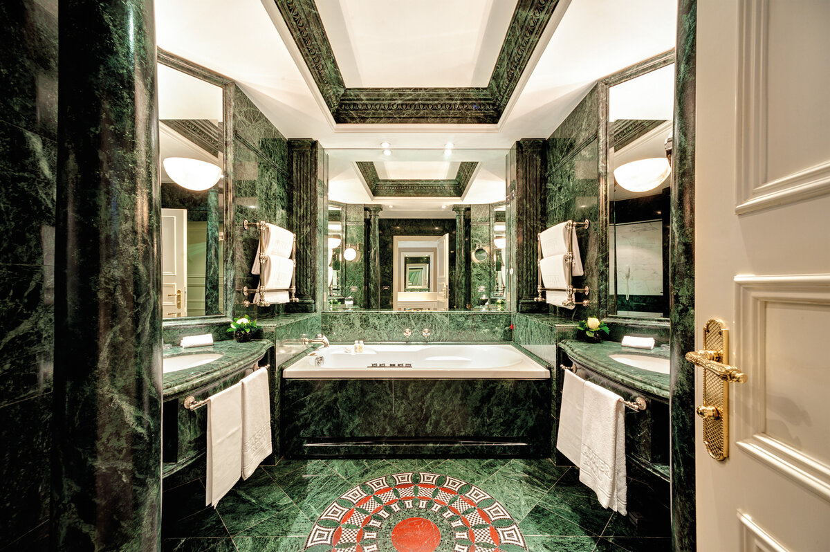 Waterstone - Hassler Collection - Hotel Hassler -Rome - Luxury Boutique Hotel - Gran Deluxe Suite Hassler Bathroom- Hassler Roma - credit Genivs Loci
