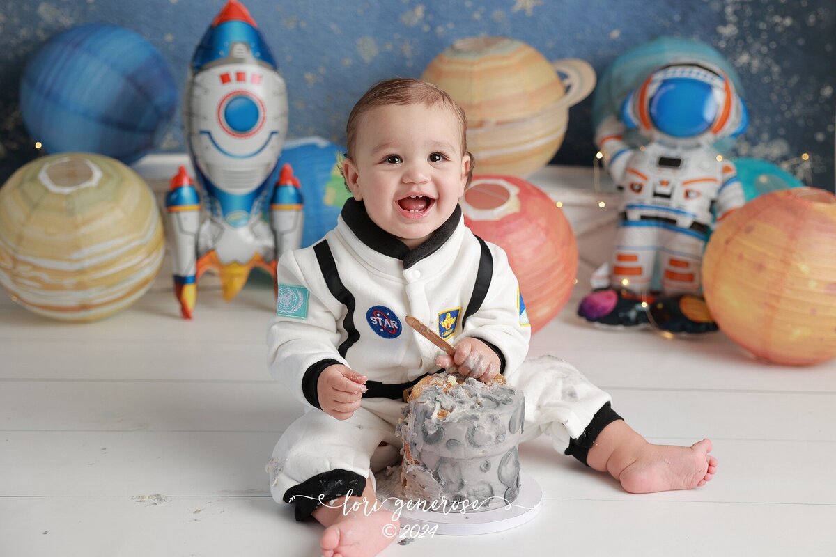 lehigh-valley-photographer-lori-generose-lg-photography-first-birthday-cake-smash-boy-phillipsburg-nj