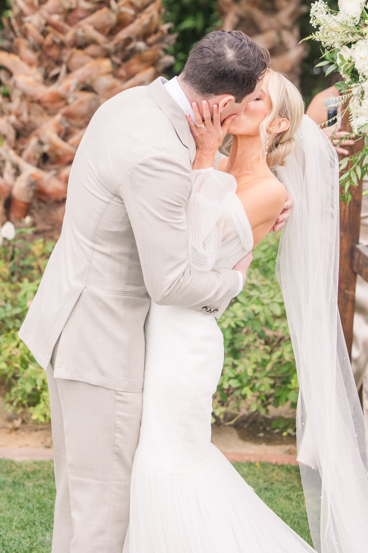 The Estate at Via Las Palmas Palm Springs Light and airy spring wedding southern california wedding venue luxury photography-175