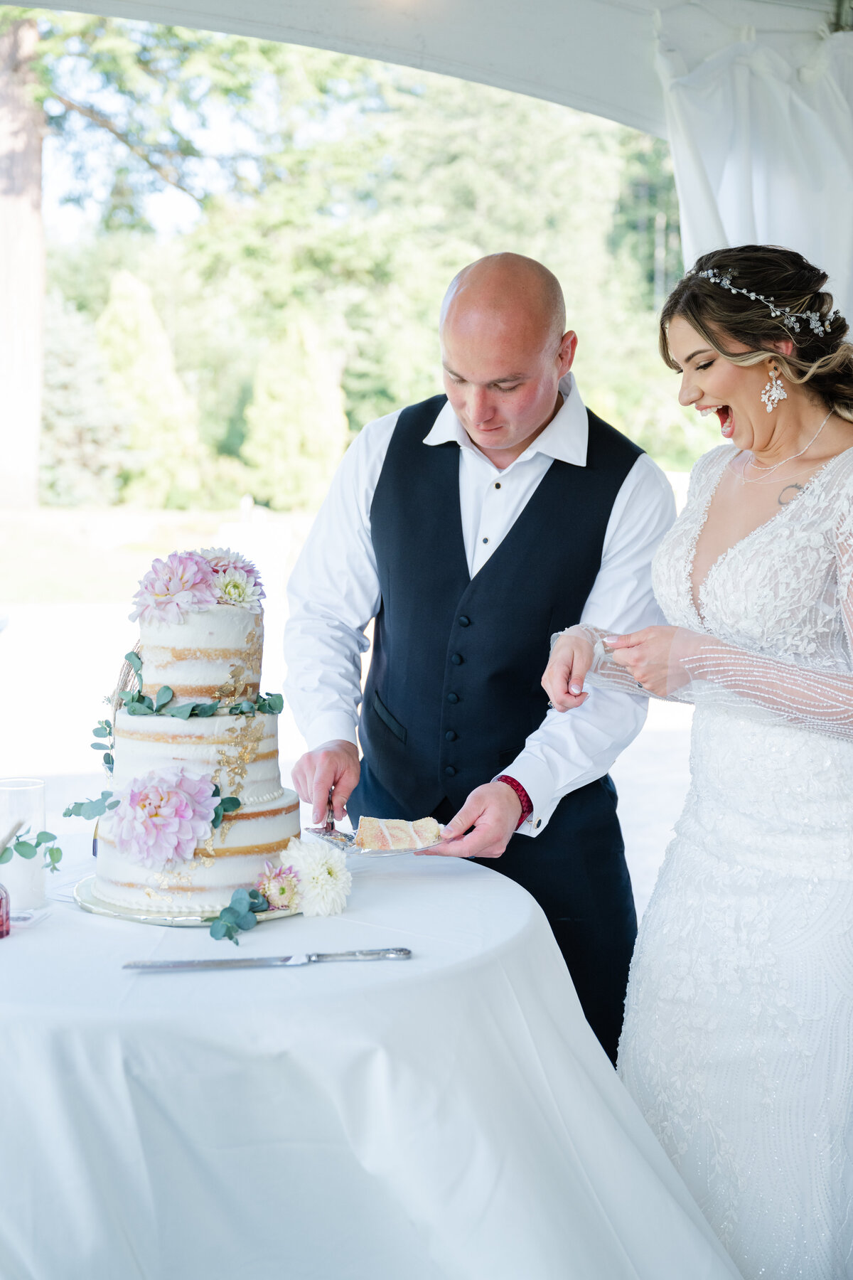 cake cutting wedding