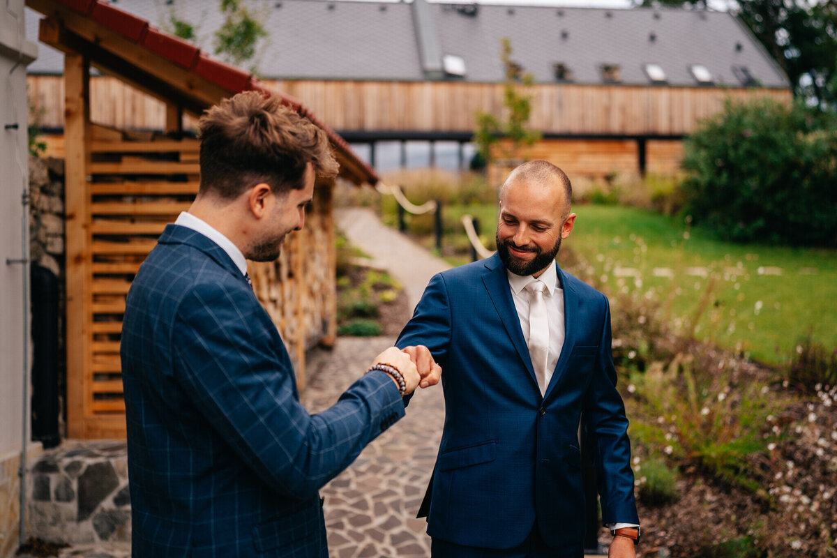 svatba držovická stodola přípravy ženicha_2