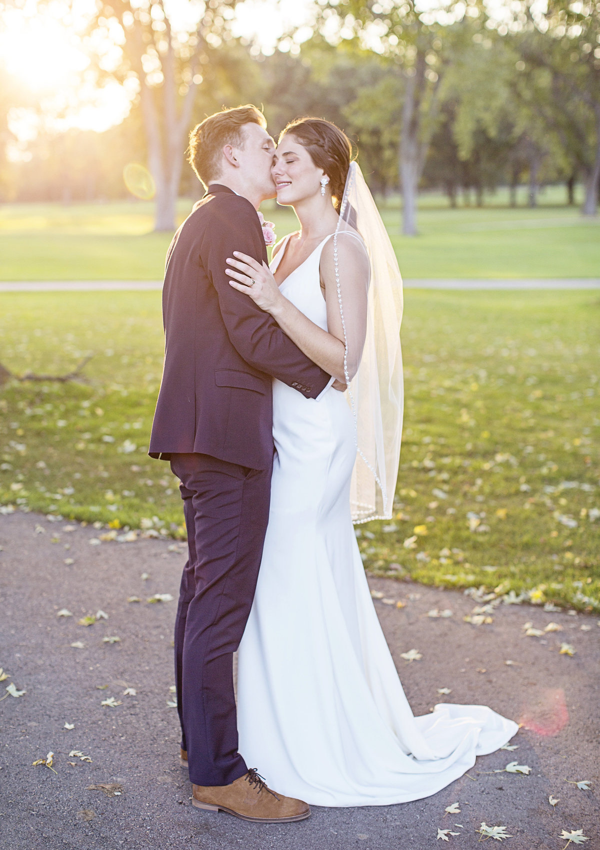 golden hour bride and groom  Milwaukee Wisconsin wedding  photographer