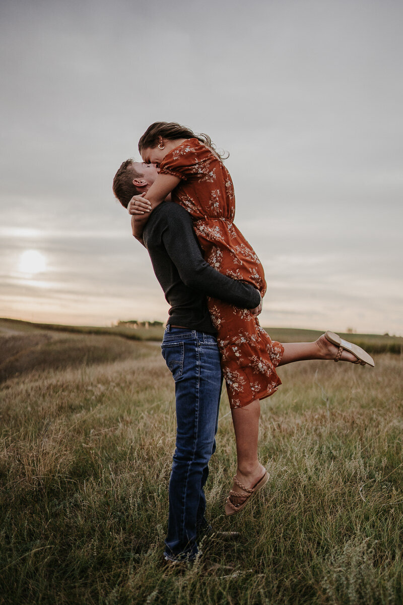 lumy+co_badlands-local-buffalo-jump-engagement-photographer-13