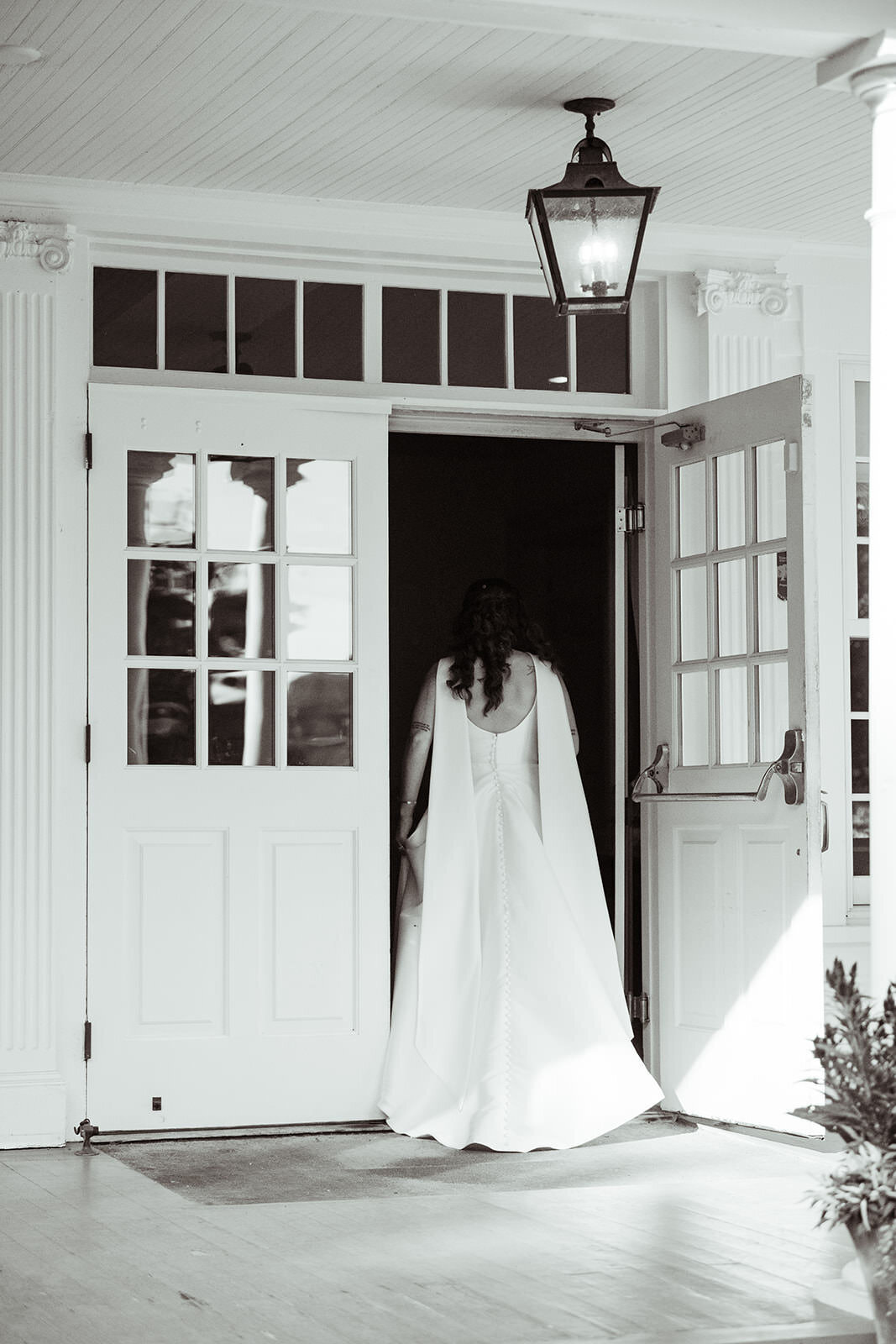 Bride walking into the wedding venue