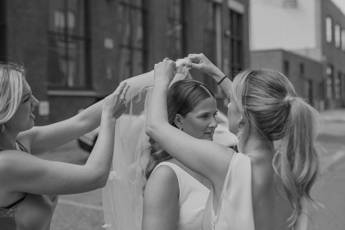 a-toronto1911-wedding-getting-ready-lovt-studio-the-symes-