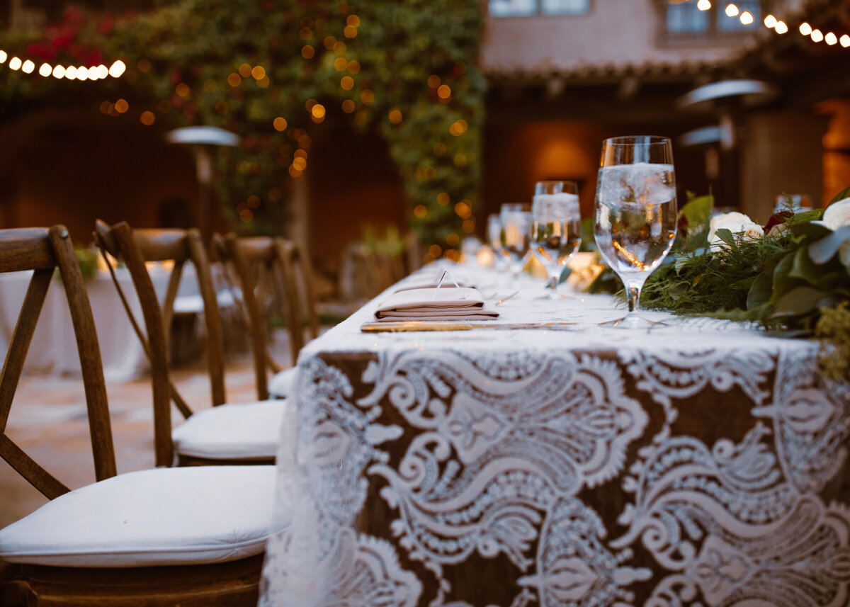 dinner-wedding-table-outdoors