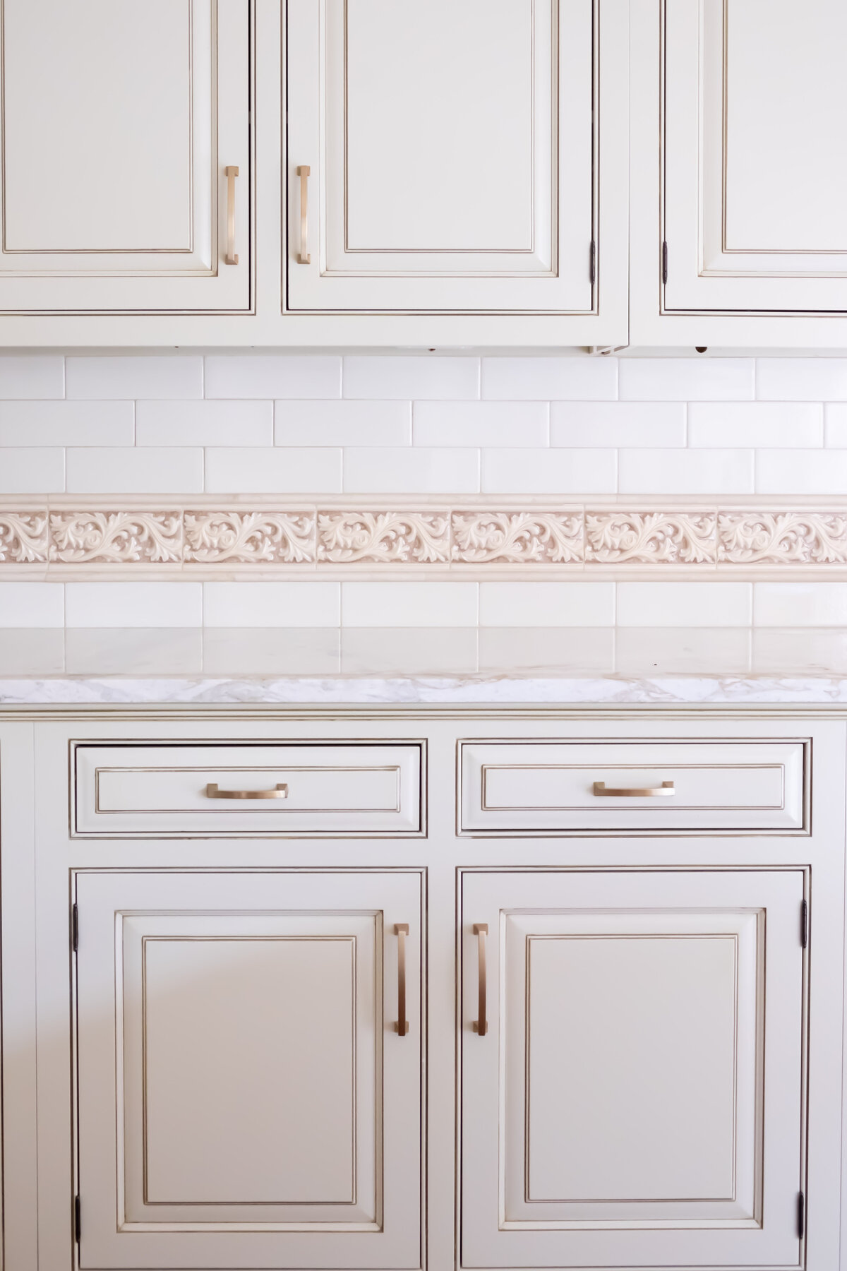 LRM-Design-vertical-cabinet-Detail-Traditional-Kitchen-Design-New-Orleans
